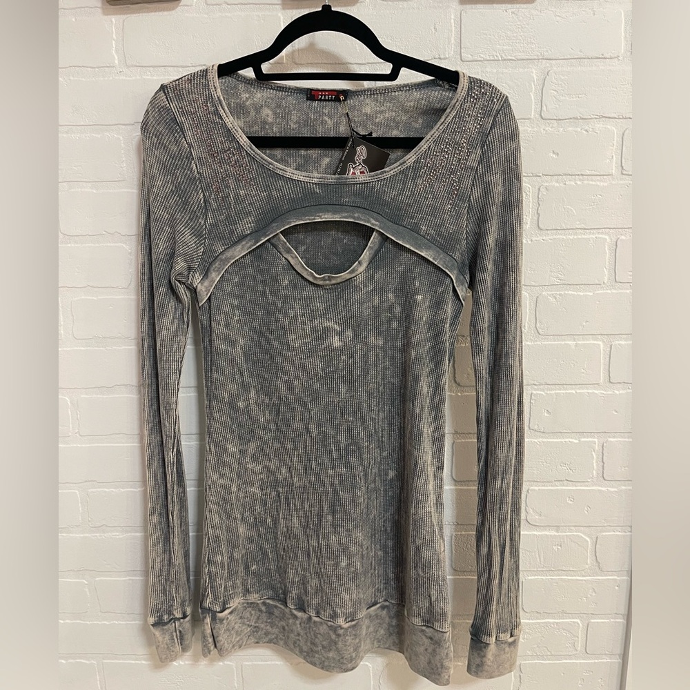 Women’s size Large long sleeve light weight top